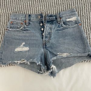 Levi’s 501 shorts size 26